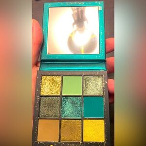 Huda Beauty Emerald Obsessions Palette